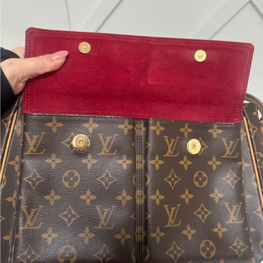Louis Vuitton Brown and Tan Monogram Handbag - Picture 2 of 7